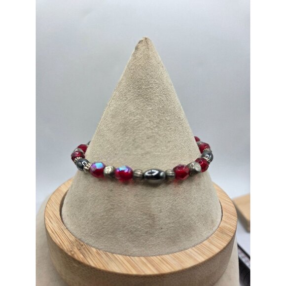 Beaded Bracelet With Red & Silver Beads Key & Lock Toggle Clasp - Picture 5 of 5